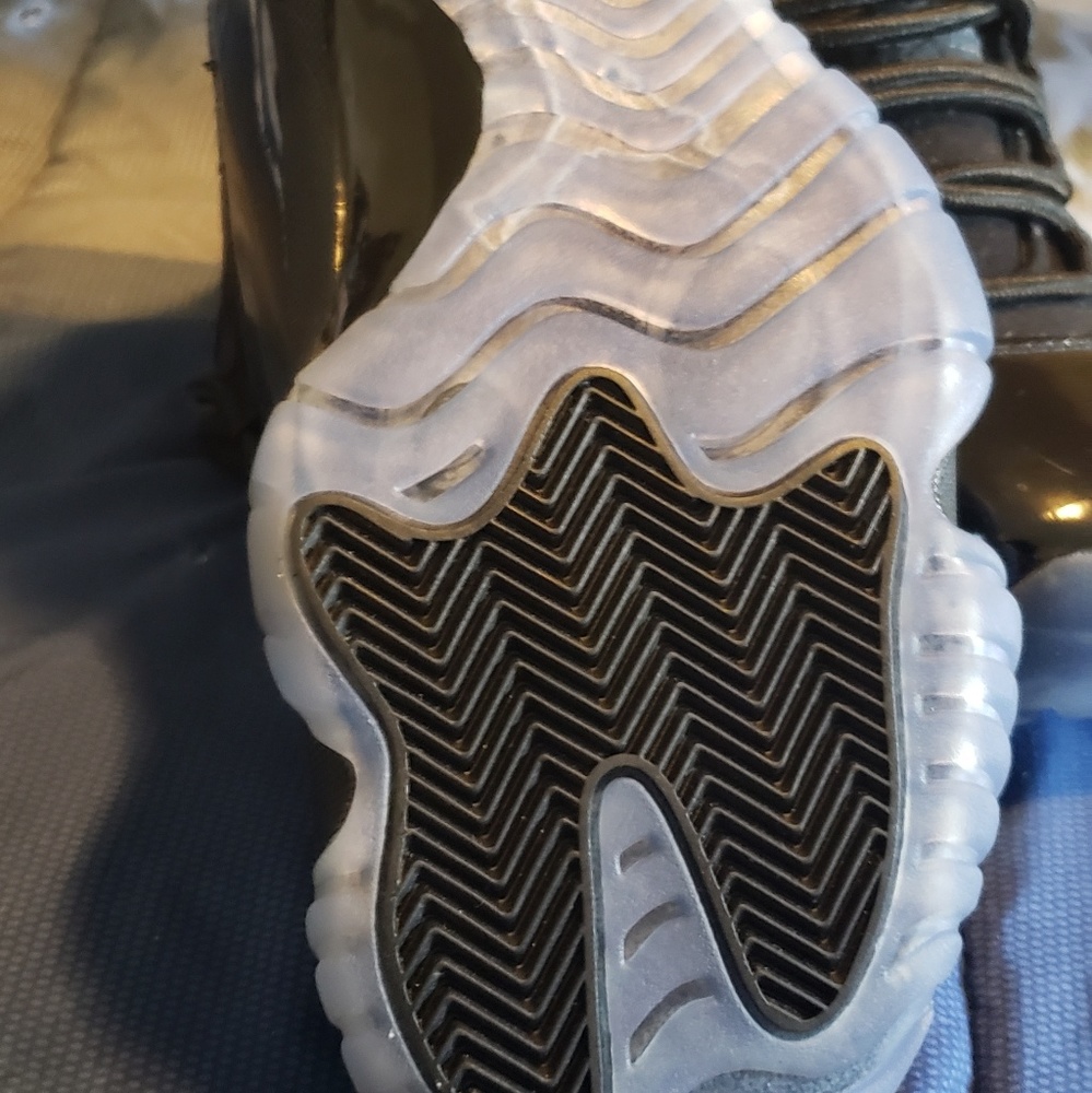 Jordan Space Jams - Picture 2 of 3